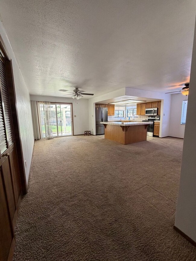 2988 Pinebrook Dr