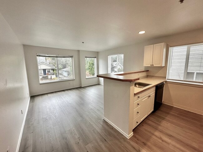 Building Photo - 931 N 86th St Unit 201