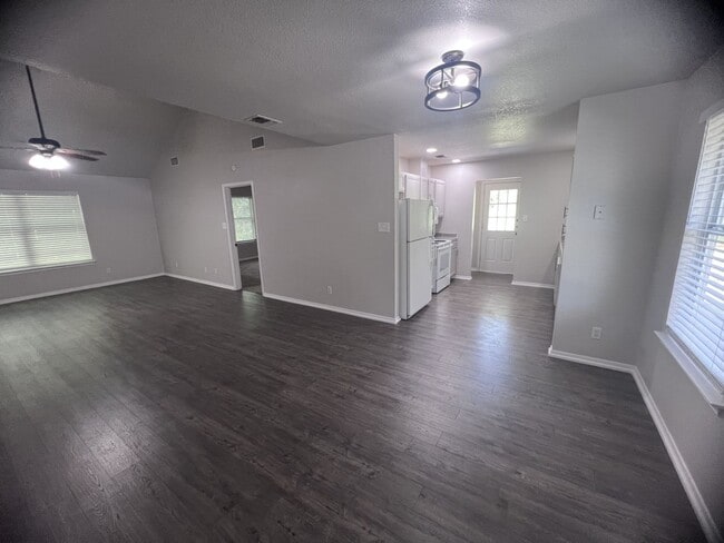 Photo - 2242-2244 Eastman Ave