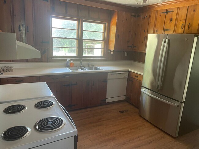 Photo - 515 Lee Rd 852