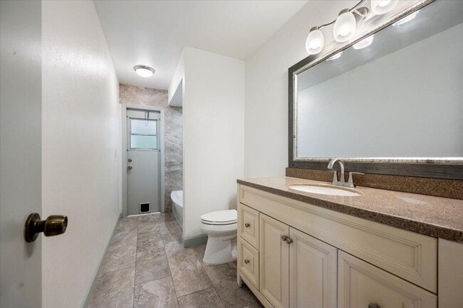 Photo - 2216 Amesbury Ct