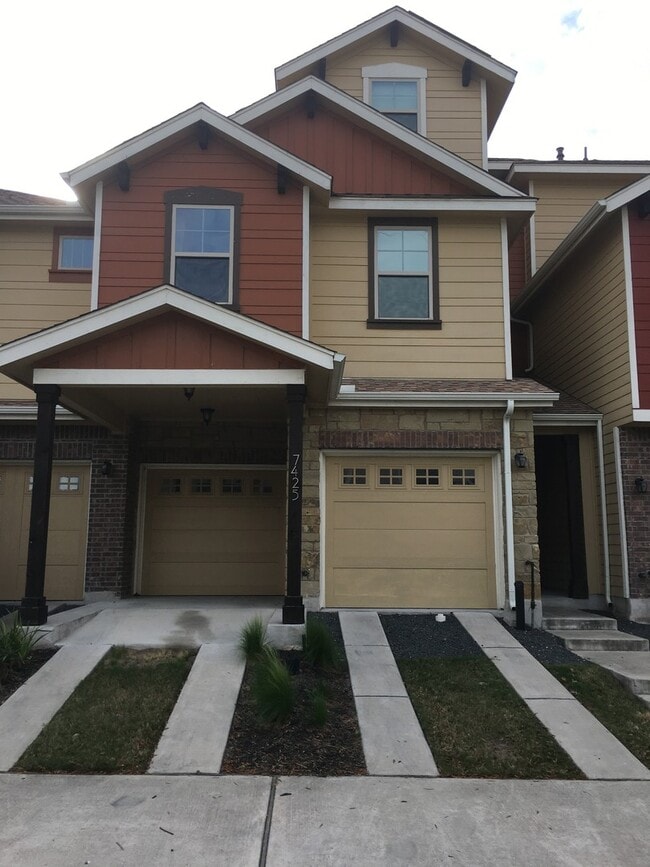 BEAUTIFUL TOWNHOUSE IN CRESTVIEW - BEAUTIFUL TOWNHOUSE IN CRESTVIEW