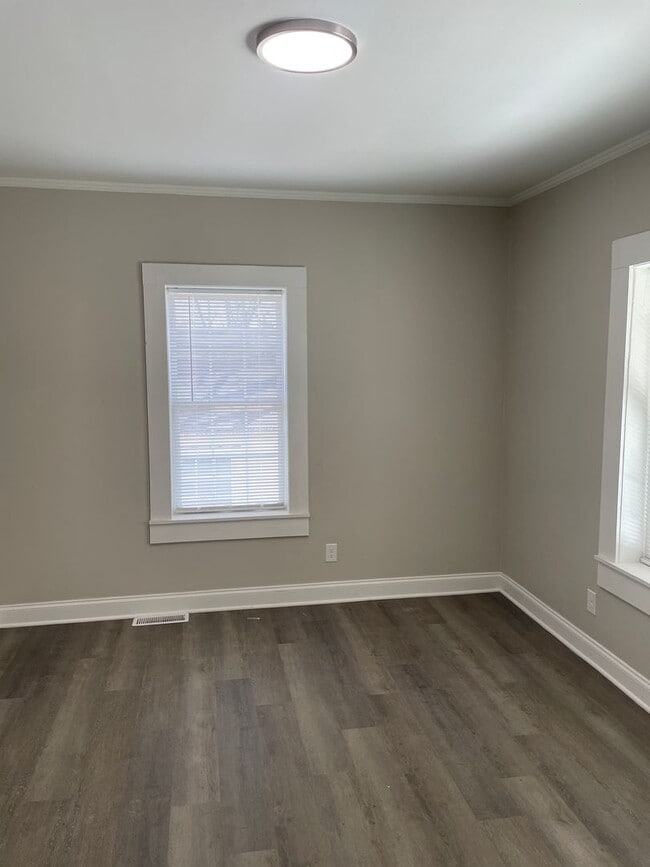 Photo - 417 E Twenty-Seventh St