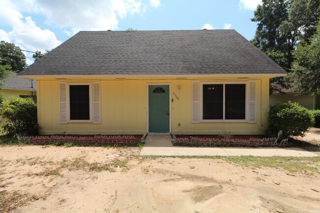 Building Photo - Available 8/15 – Charming 3BR/2BA Milton H... Rental