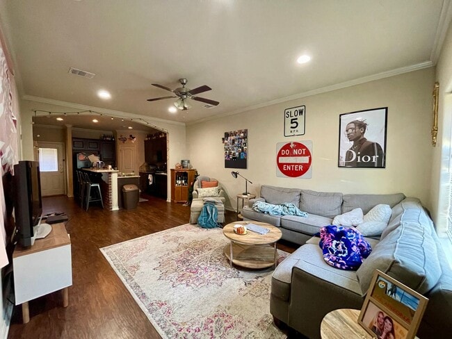 Photo - BEAUTIFUL 2/2.5 in Gateway Villas! August ...