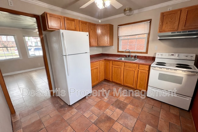 Photo - 829 6th Ave