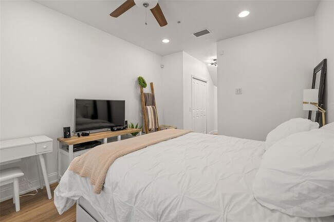 Photo - 111 N Albany Ave