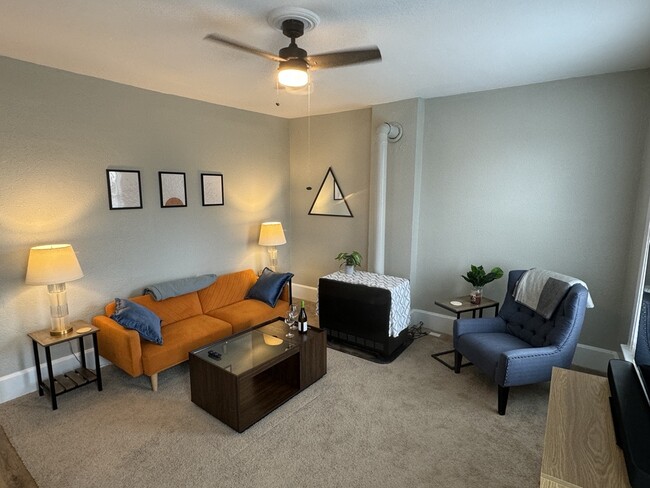 Building Photo - 625 Rhomberg Ave Unit Apartment 4