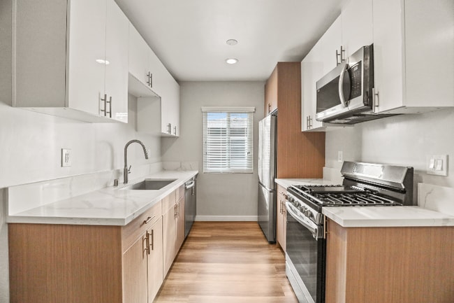 Photo - 1352 W 36th St Unit 4