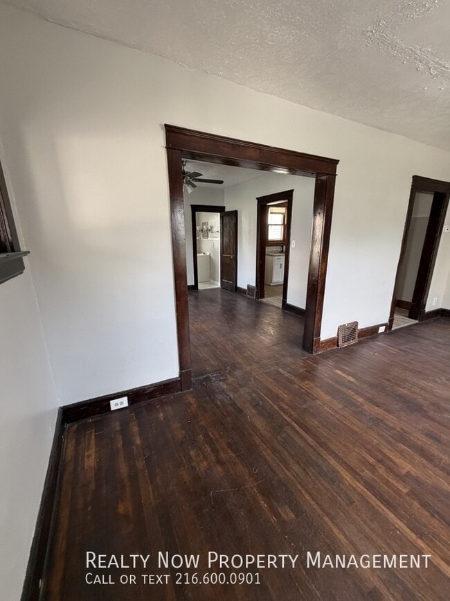 Photo - 10010 Almira Ave Unit 2