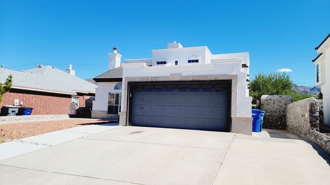 Building Photo - Incredible 3 bedroom, 2.5 bath home in West El Paso!
