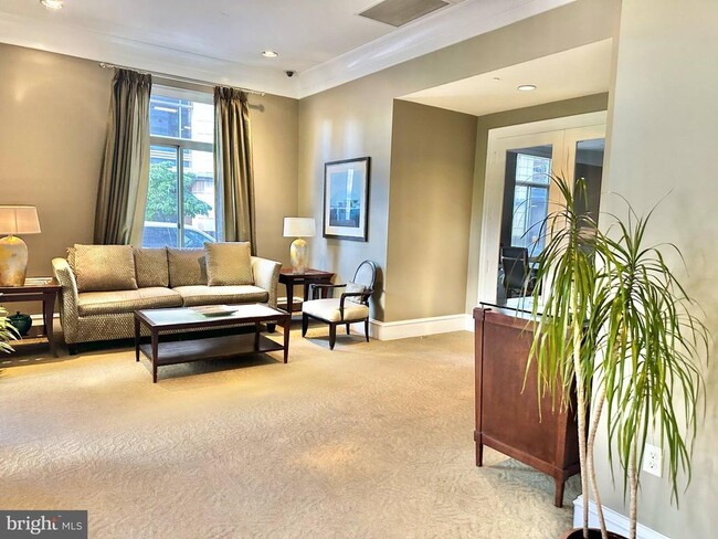 Photo - 851 N Glebe Rd Apartment Unit 1714