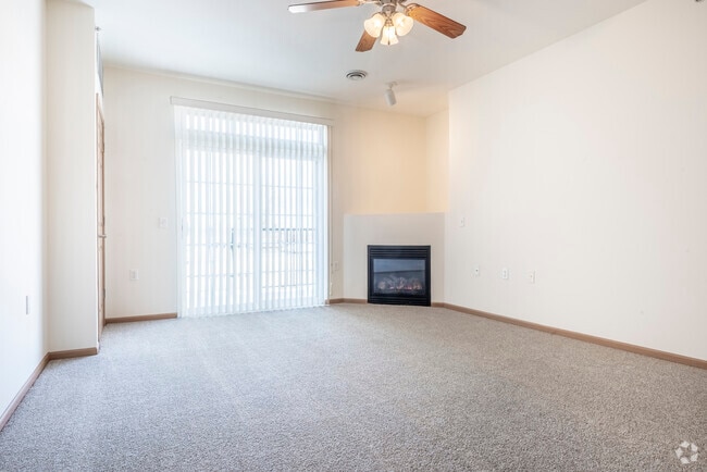 2BR, 2BA - 1226SF - Living Room