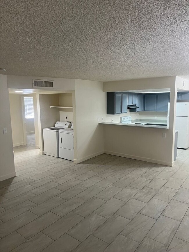 Building Photo - 2 Bedroom 2 Bath Craig & Nellis Unit A