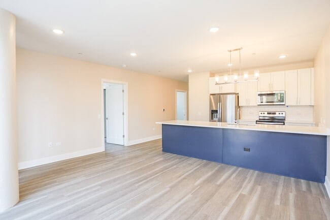 Photo - 880 Lee St Unit 212