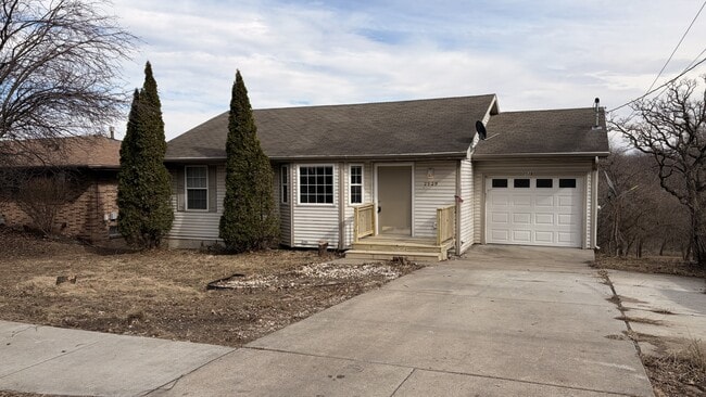 Building Photo - 2539 SE 8th Ct