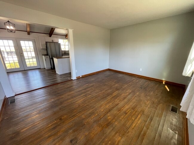 Photo - 512 Taryton Dr