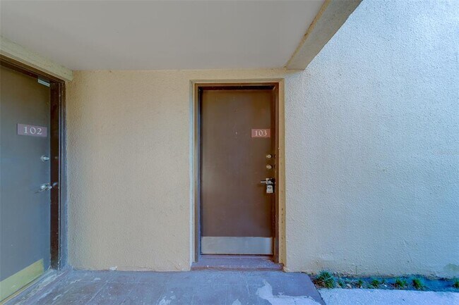 Photo - 890 N Village Dr Unit 103