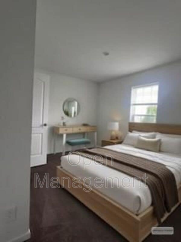 Photo - 511 E 1st St