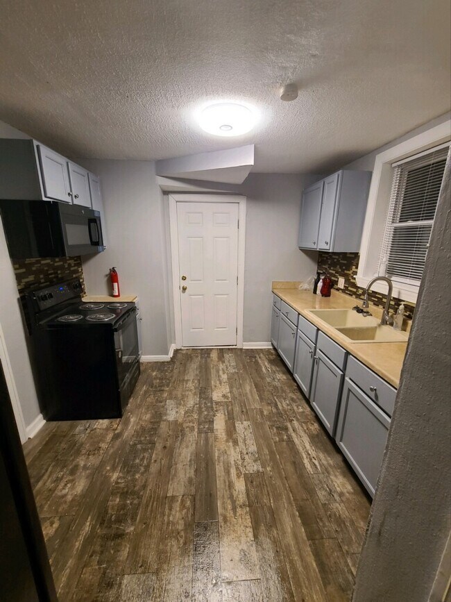 Photo - 1694 Bide A Wee Park Ave