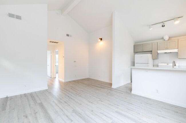 Photo - 2452 S Centinela Ave Unit 5