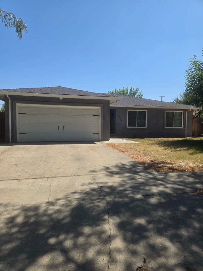 Building Photo - Fully Renovated Four Bedroom Home, Highly ...