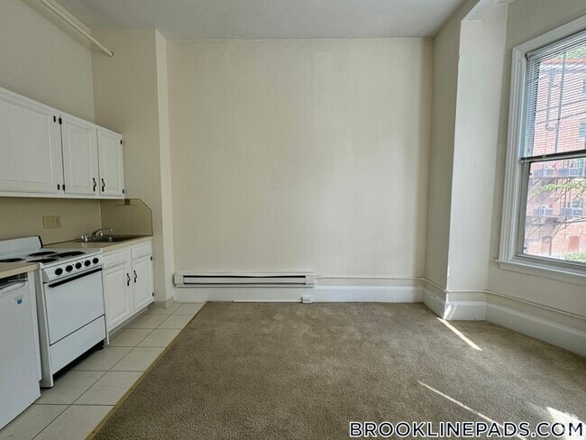 Building Photo - 1223 Beacon St Rental