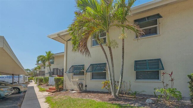 Building Photo - 4660 Ocean Blvd Unit B2 Rental