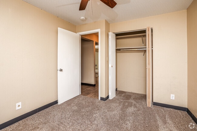 2BR, 1.5BA - 857 SF - The Malory Apartments