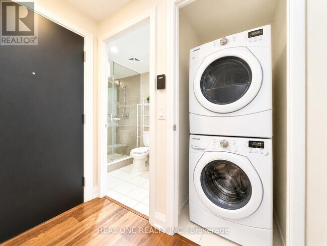 Photo - 5 Sheppard Ave E Unit 2021