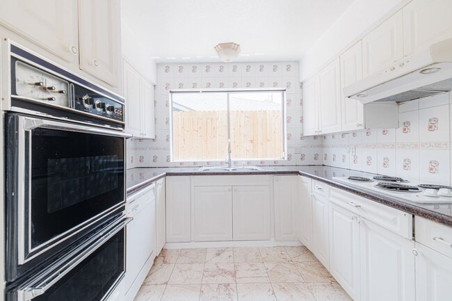Photo - 13911 Locke Ln