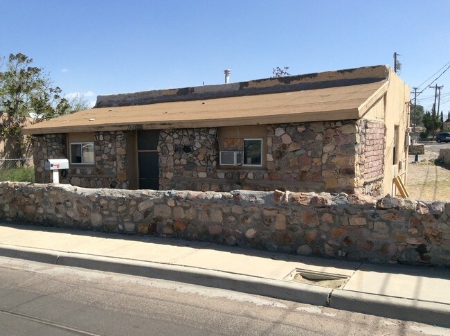 Photo - 425 Pinon St