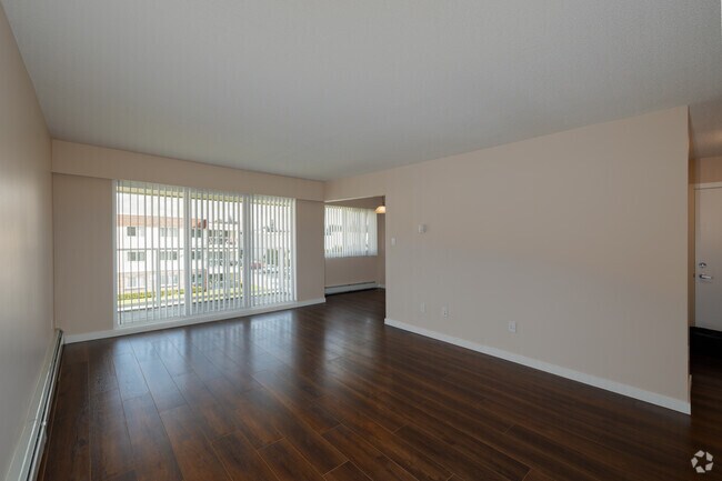 2BR, 1.5BA - 980SF - Living Room