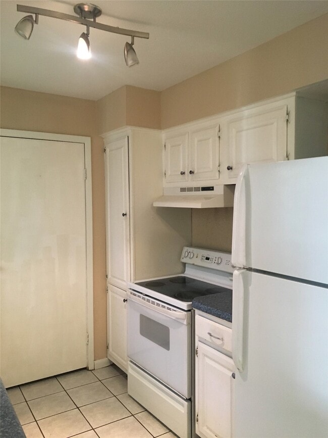 Photo - 13480 S Thorntree Dr Unit 303