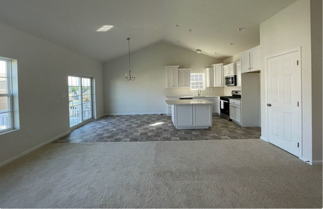 Photo - Stunning 3 bedroom 2.5 Bathroom Home in Ma...