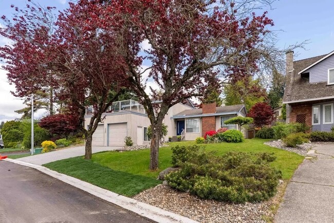 7642 Garfield Dr