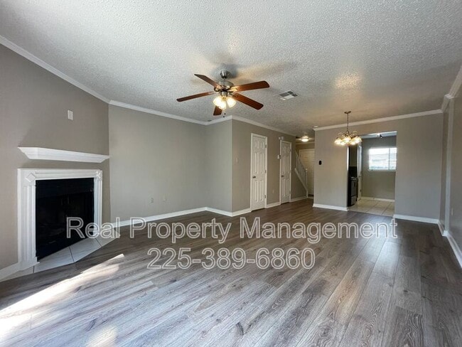 Photo - 920 W Tony St