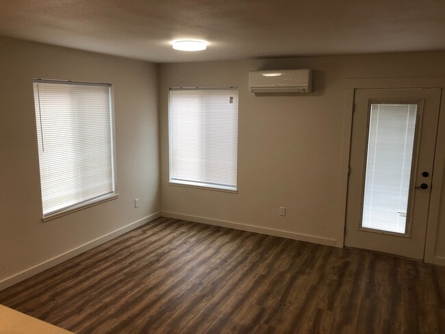 Photo - 4.5 Bathrooms ! 4 large bedrooms! Close to CWU