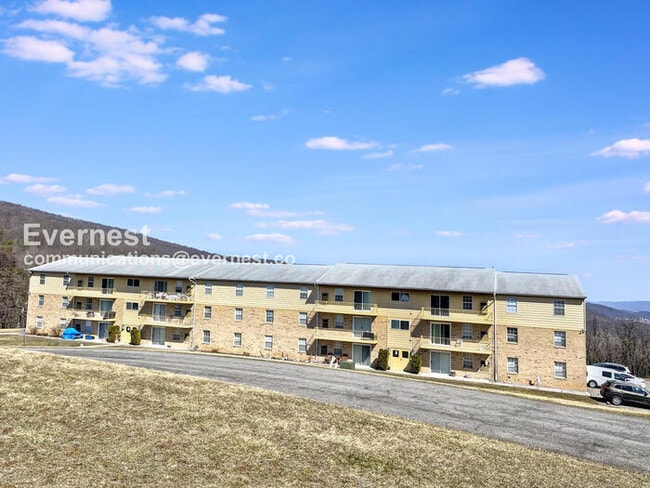 Building Photo - 12802 N Cresap St Unit a