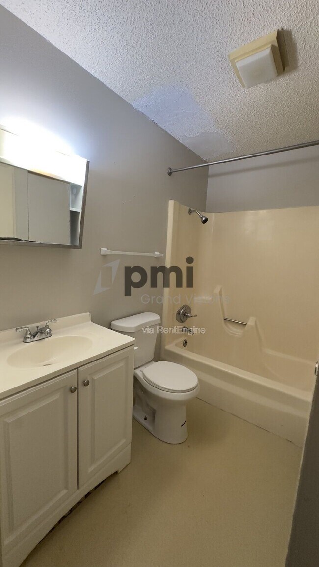 Photo - 24 W Buchanan Ave Unit 5