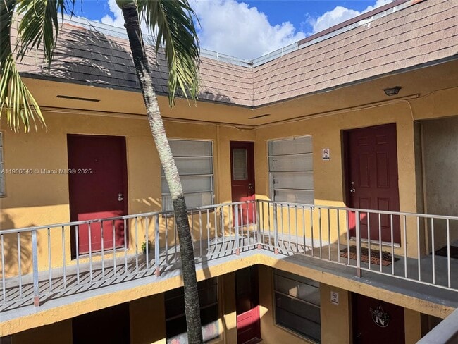 Photo - 6840 Pembroke Rd Unit 203