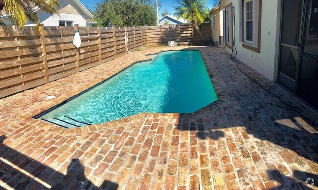 Building Photo - 15512 SW 142nd Ct Rental
