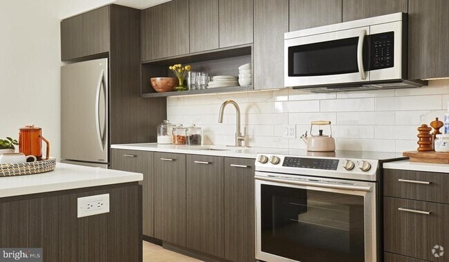 Building Photo - 4710 Elm St Unit 1B-W-1105 Rental