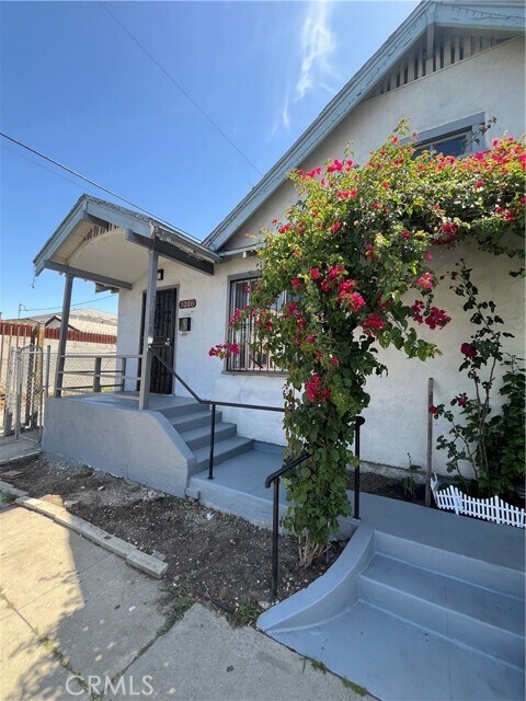 Photo - 5216 S Budlong Ave