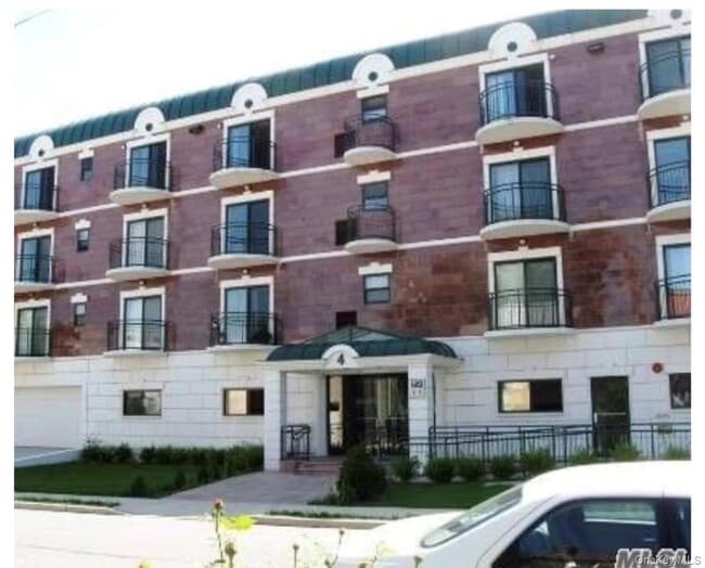 Building Photo - 4 Chelsea Pl Unit 2A