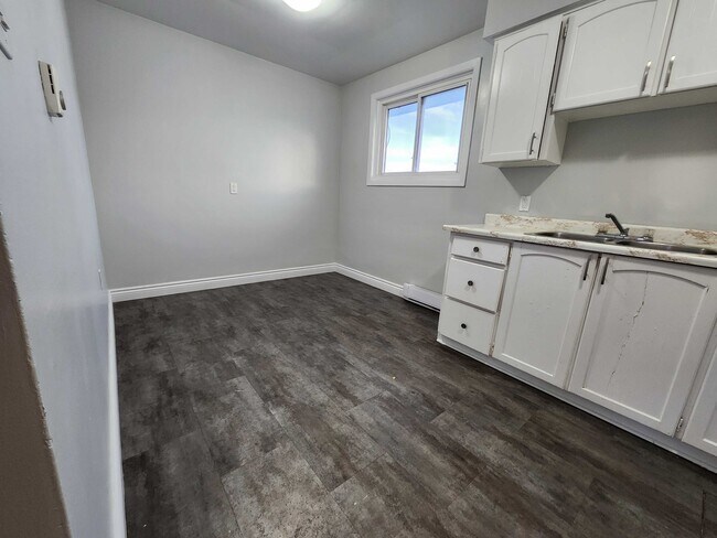 Photo - 672 Division St Unit 3