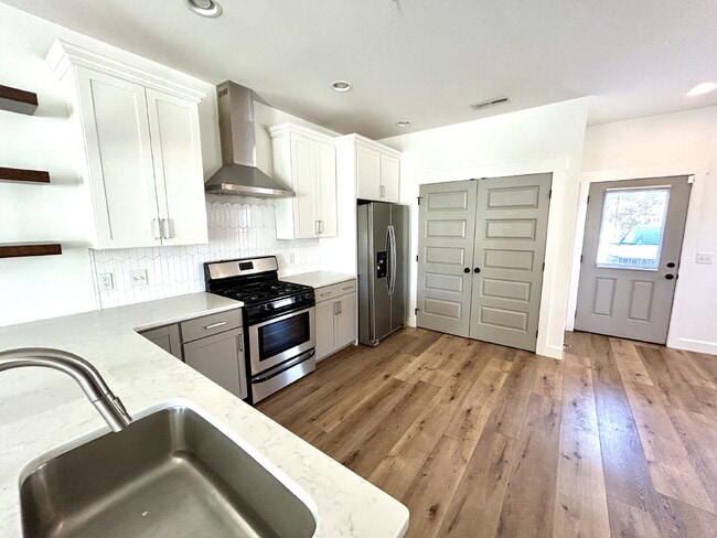Photo - Modern 3-Bedroom 3-Story Apartment with a ...