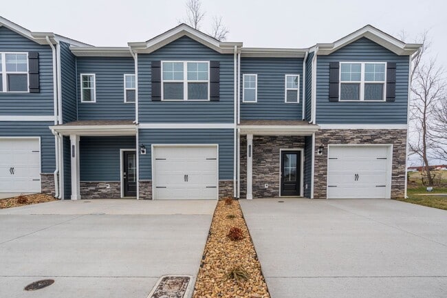 Photo - Beautiful newly constructed 3 bed and 2.5 bath townhouse with garage in the heart of jonesborough.