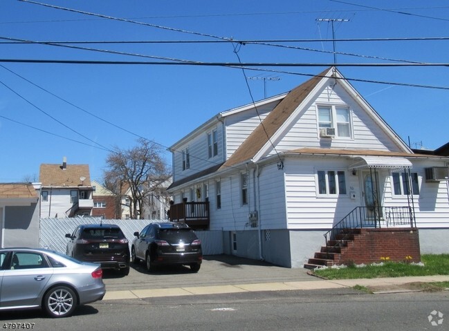 Building Photo - 90 Rossiter Ave Rental