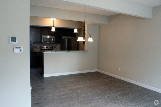 Building Photo - Spacious 4BR/4.5BA Newer Unit 105 Rental